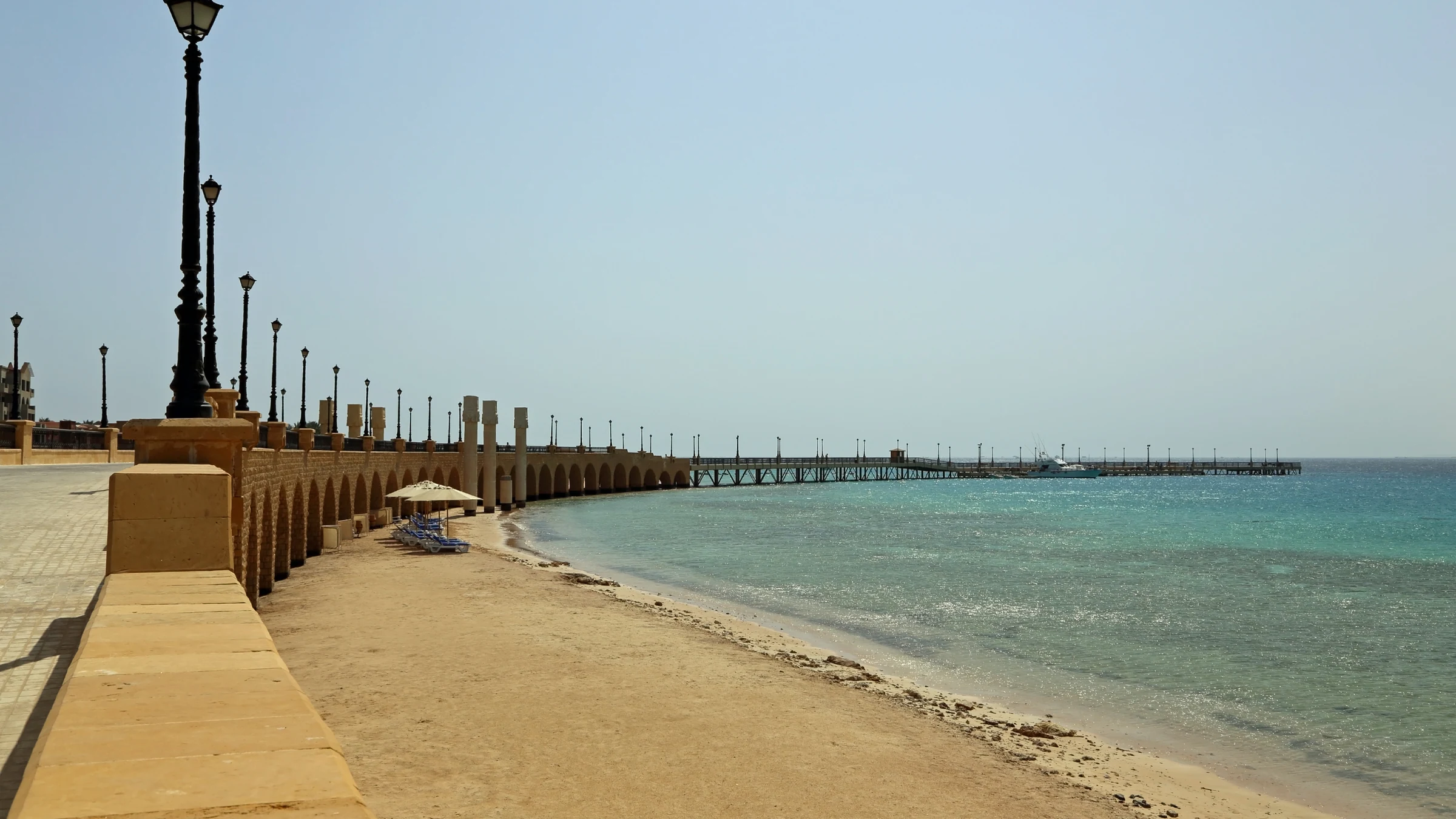 Pier und Strand in Sahl Hasheesh
