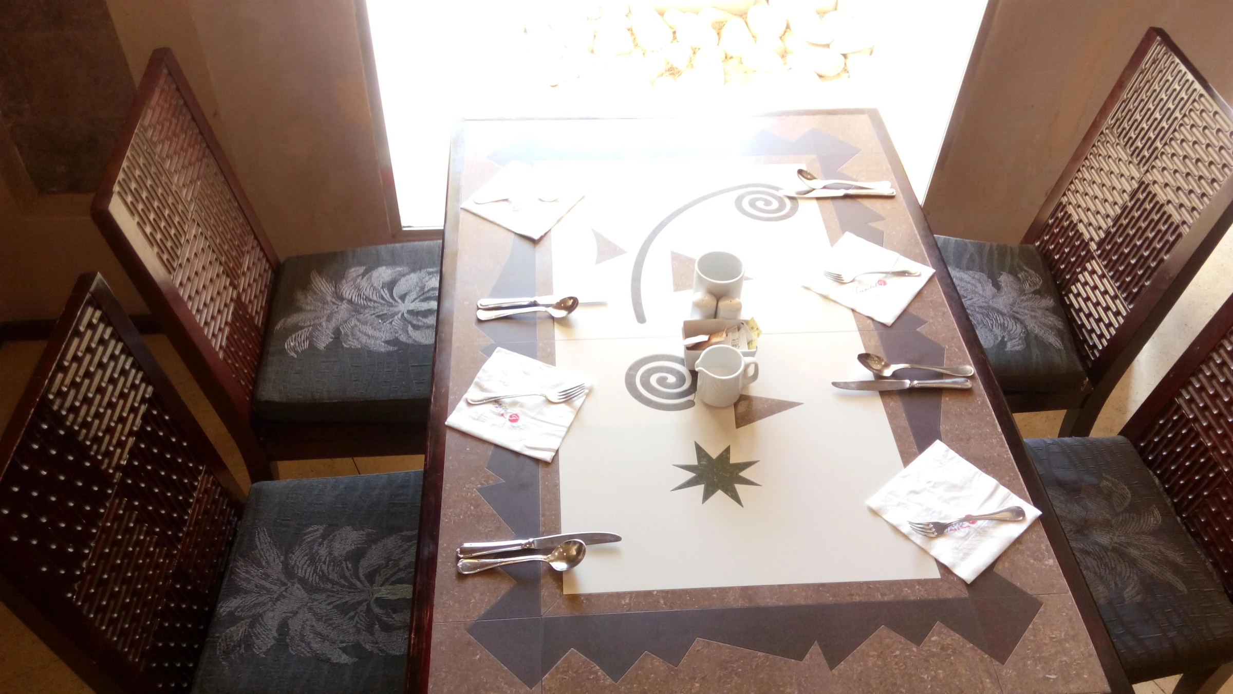 Restauranttisch im Tropitel Sahl Hasheesh