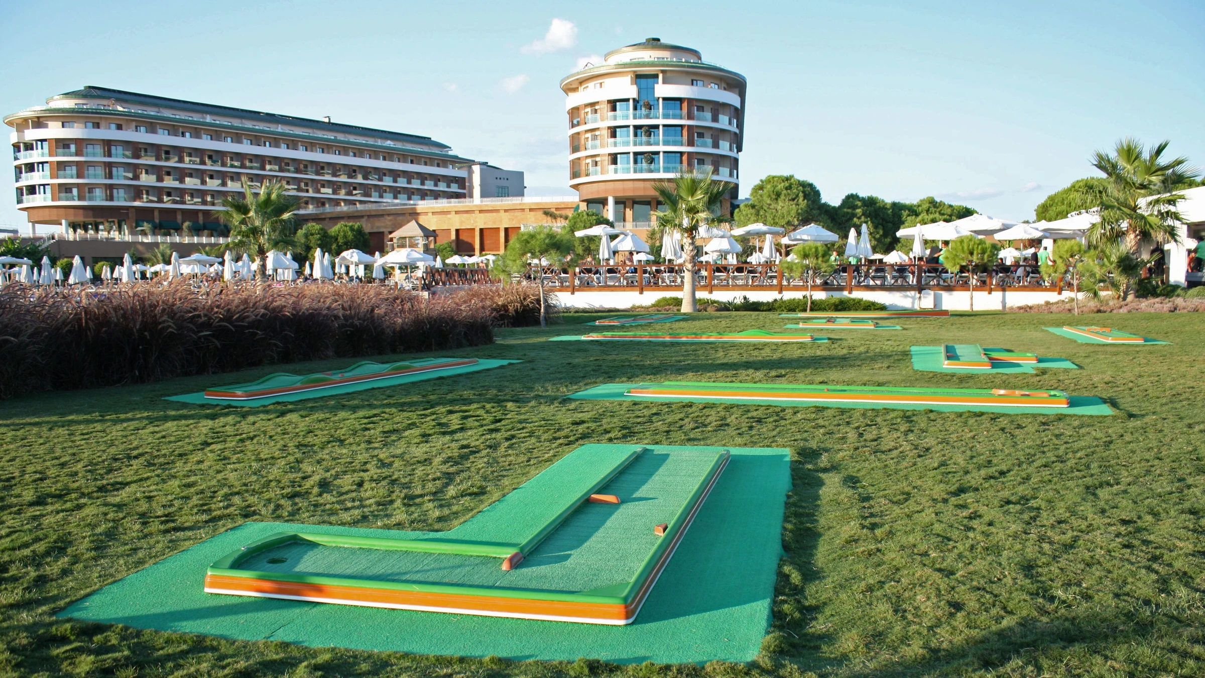 Voyage Belek Golf & Spa an der Türkischen Riviera – Hotelanlage und Minigolf