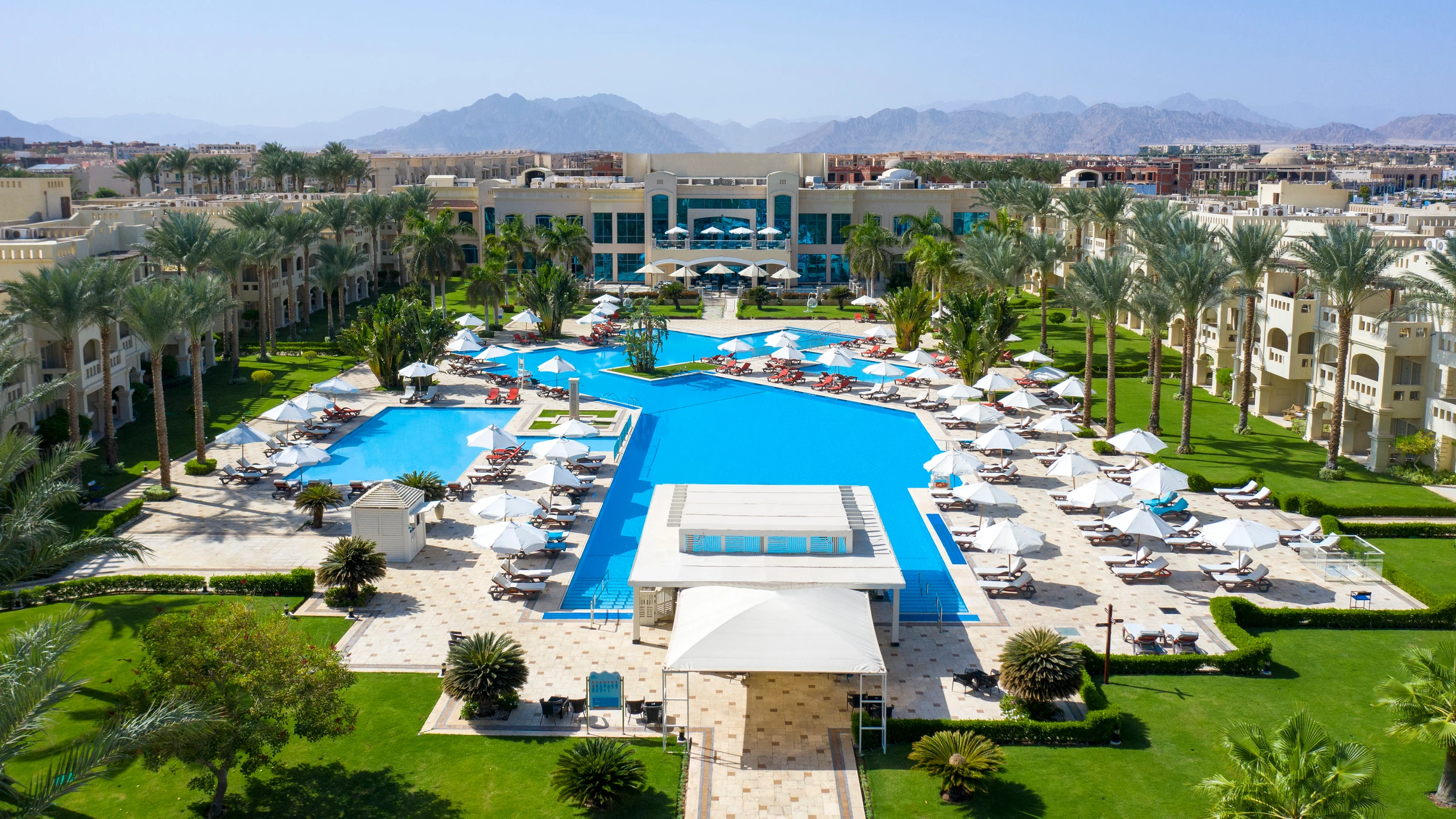 Zentraler Pool des Rixos Sharm El Sheikh