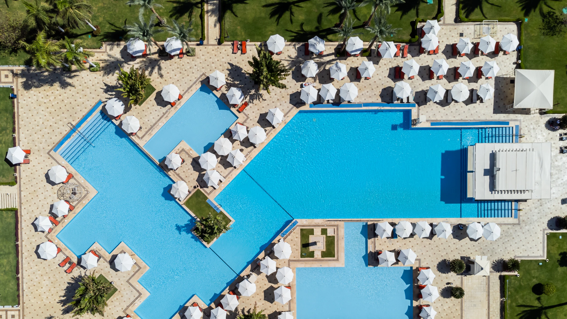 Poolbereich des Rixos Sharm El Sheikh aus der Vogelperspektive