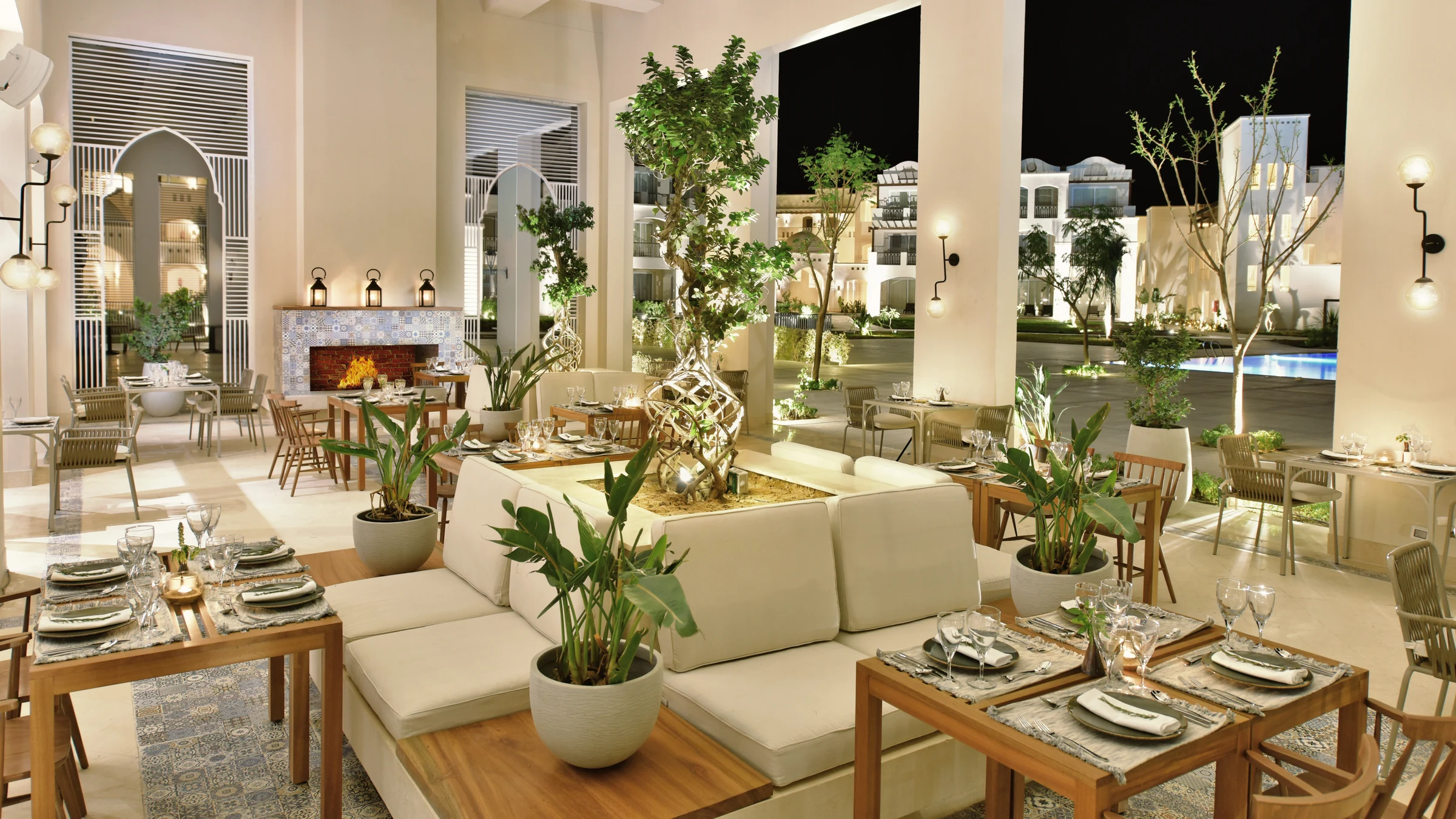 Terrasse des Basilico Restaurants im Steigenberger Coraya Beach