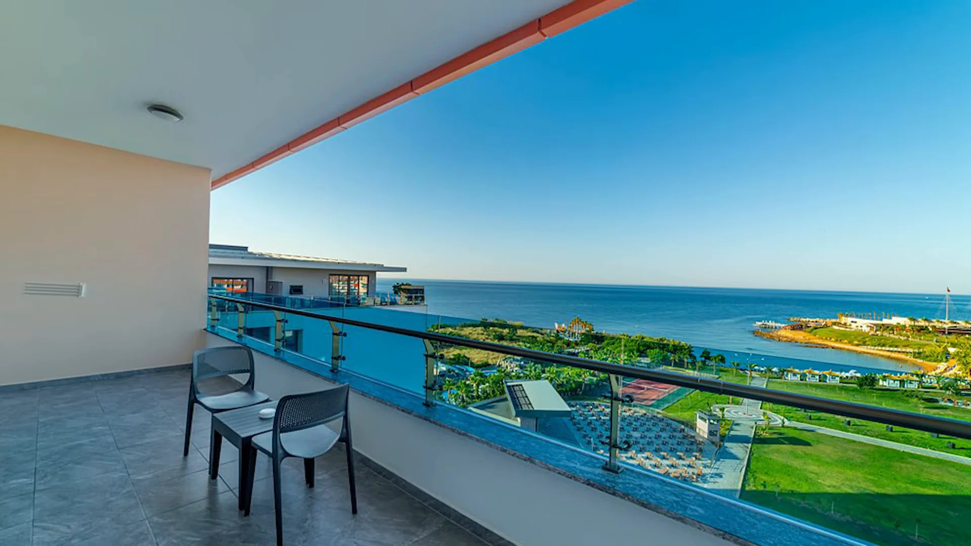 Lonicera Premium: Balkon mit Meerblick