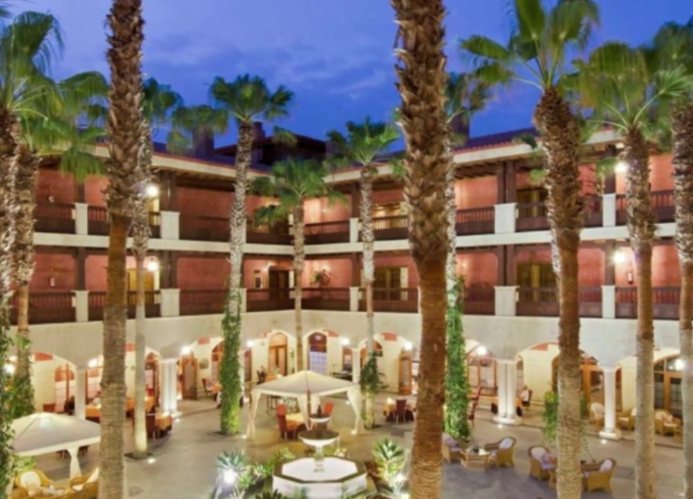 Kanarischer Innenhof im Elba Palace Golf & Vital Hotel