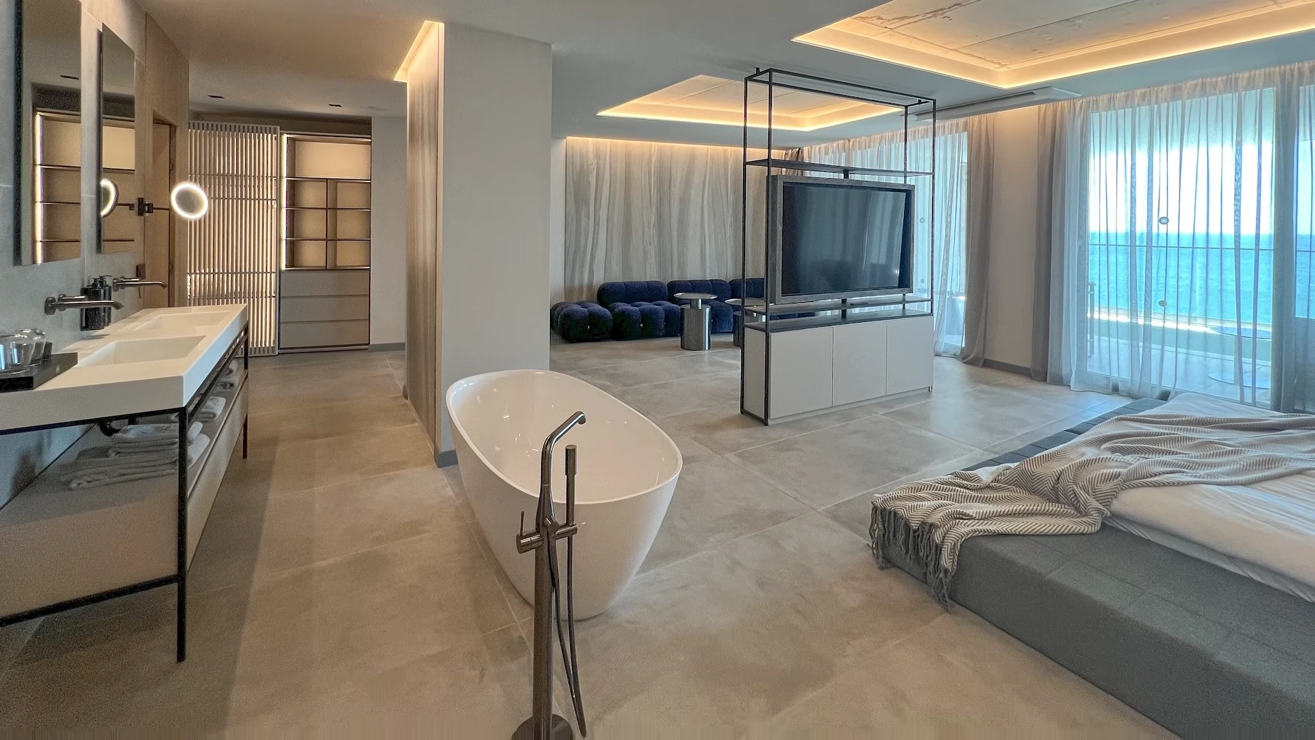 GRIFID Noa: Zimmer mit freistehender Badewanne