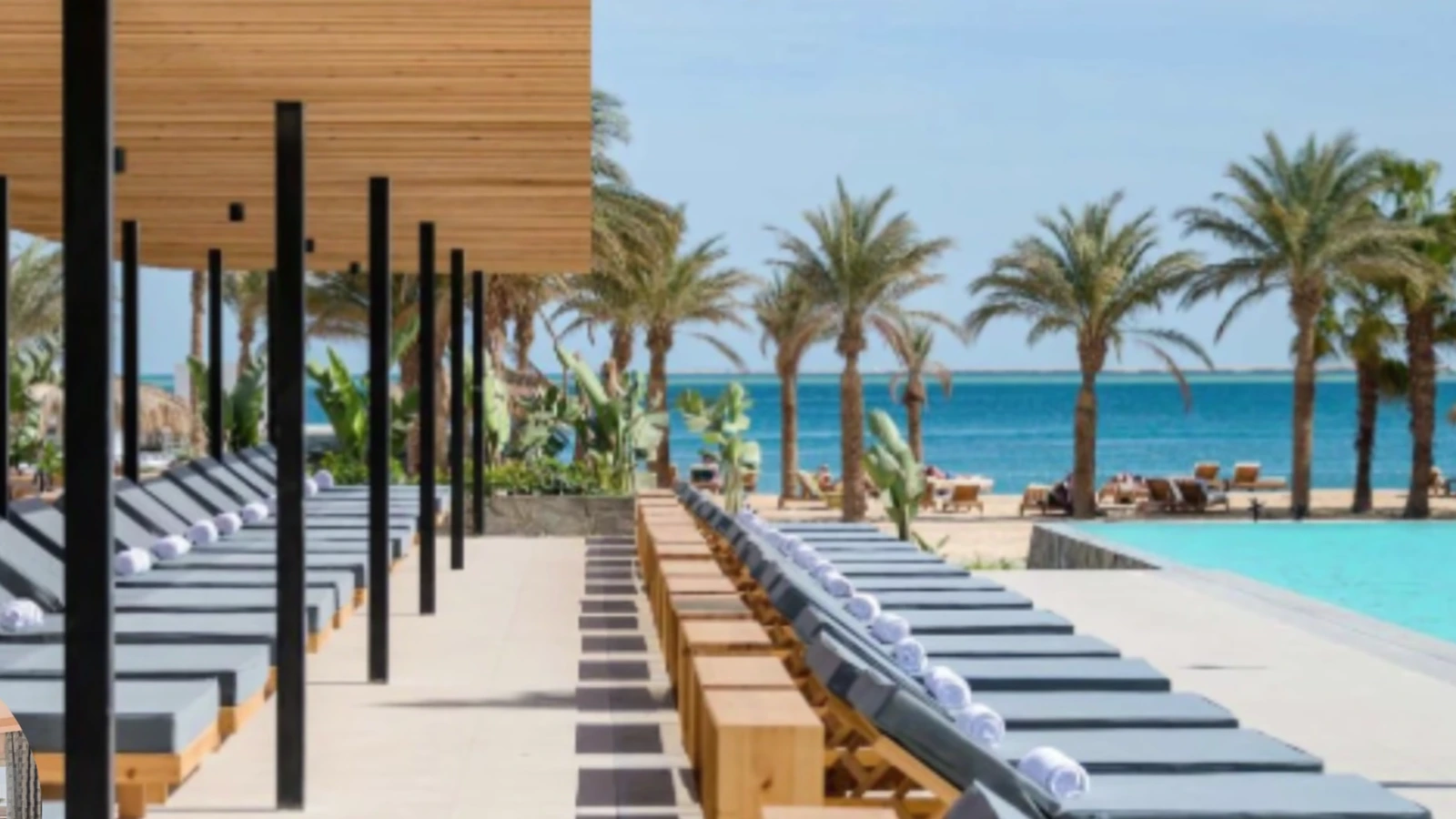 Poolbereich am Roten Meer im Serry Beach Resort