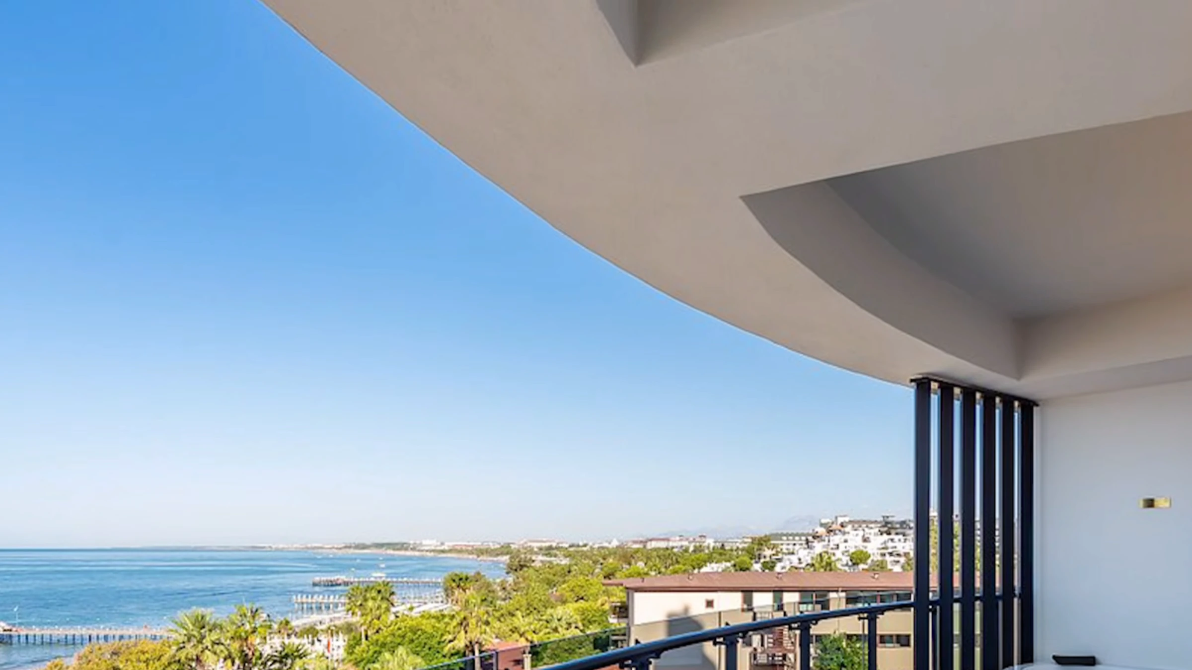 Balkon mit Blick zur Küste im Seaden Quality Resort & Spa