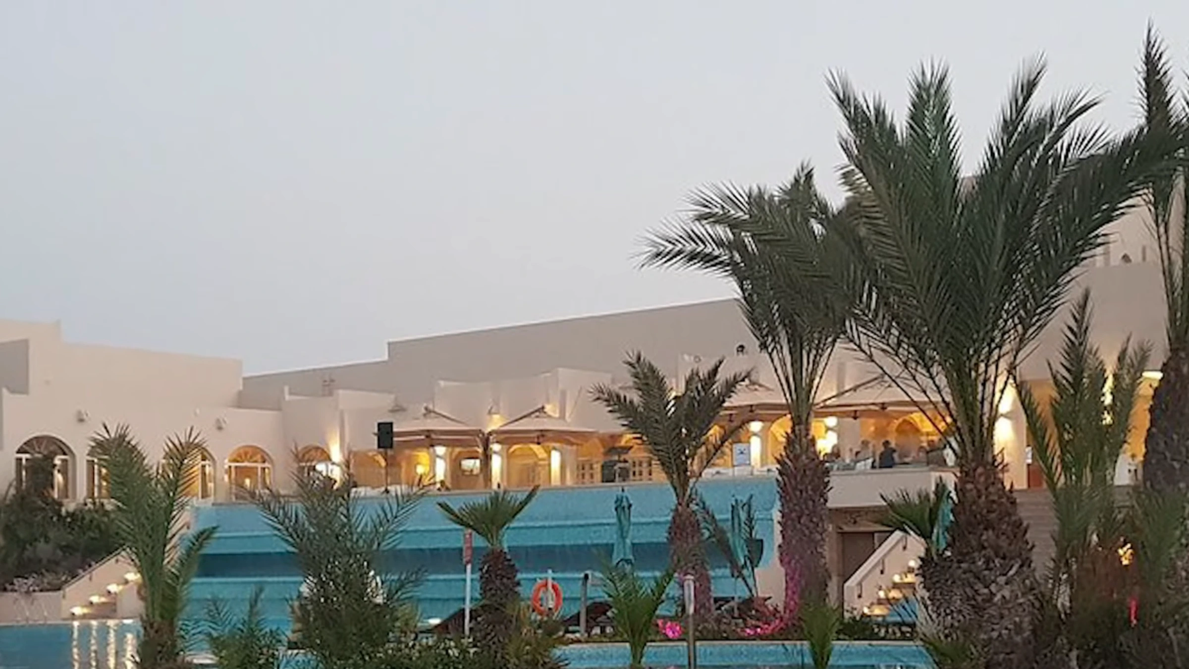 TUI BLUE Palm Beach Palace – Pool und Hauptgebäude