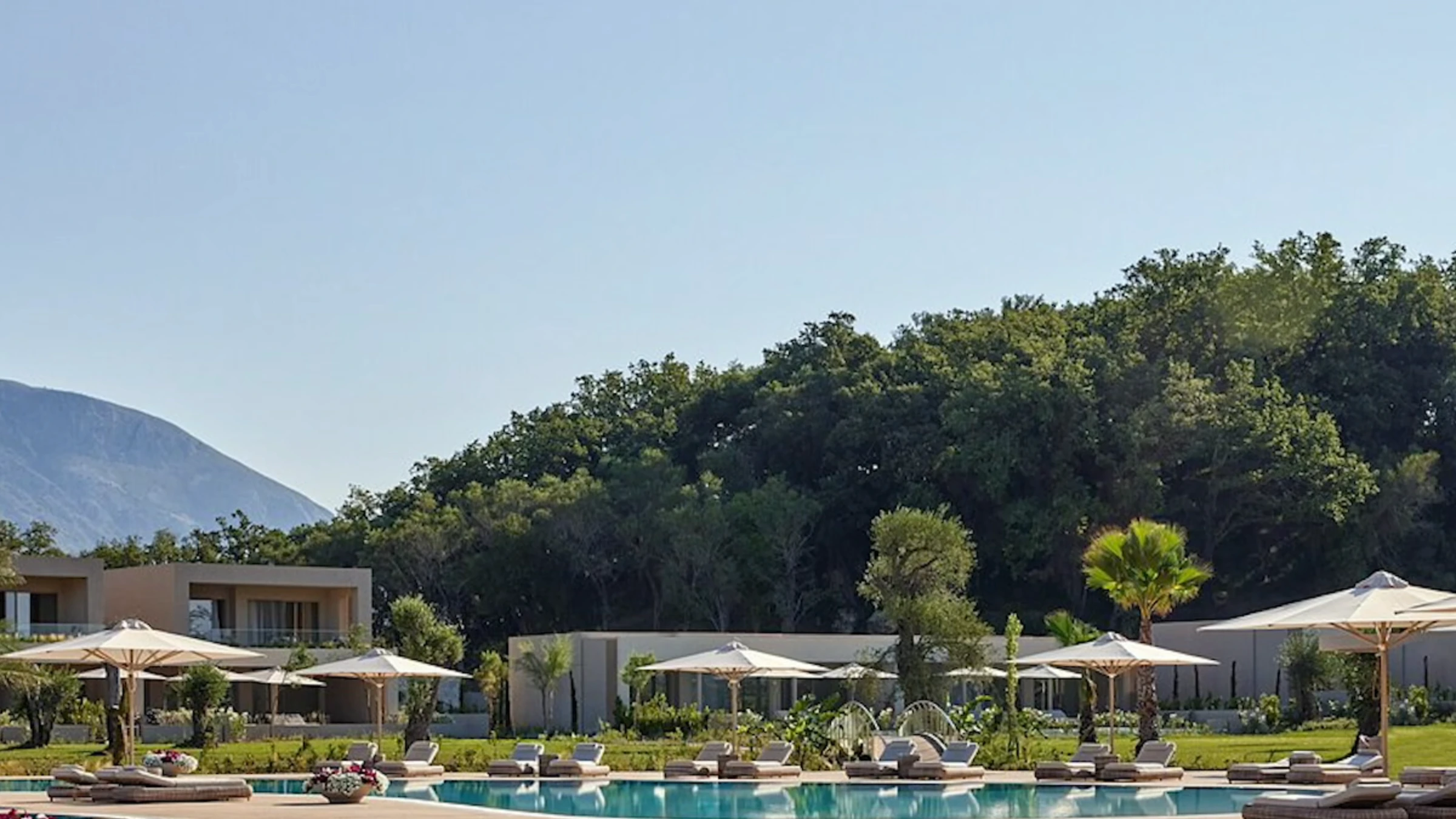 Pool und Gartenanlage