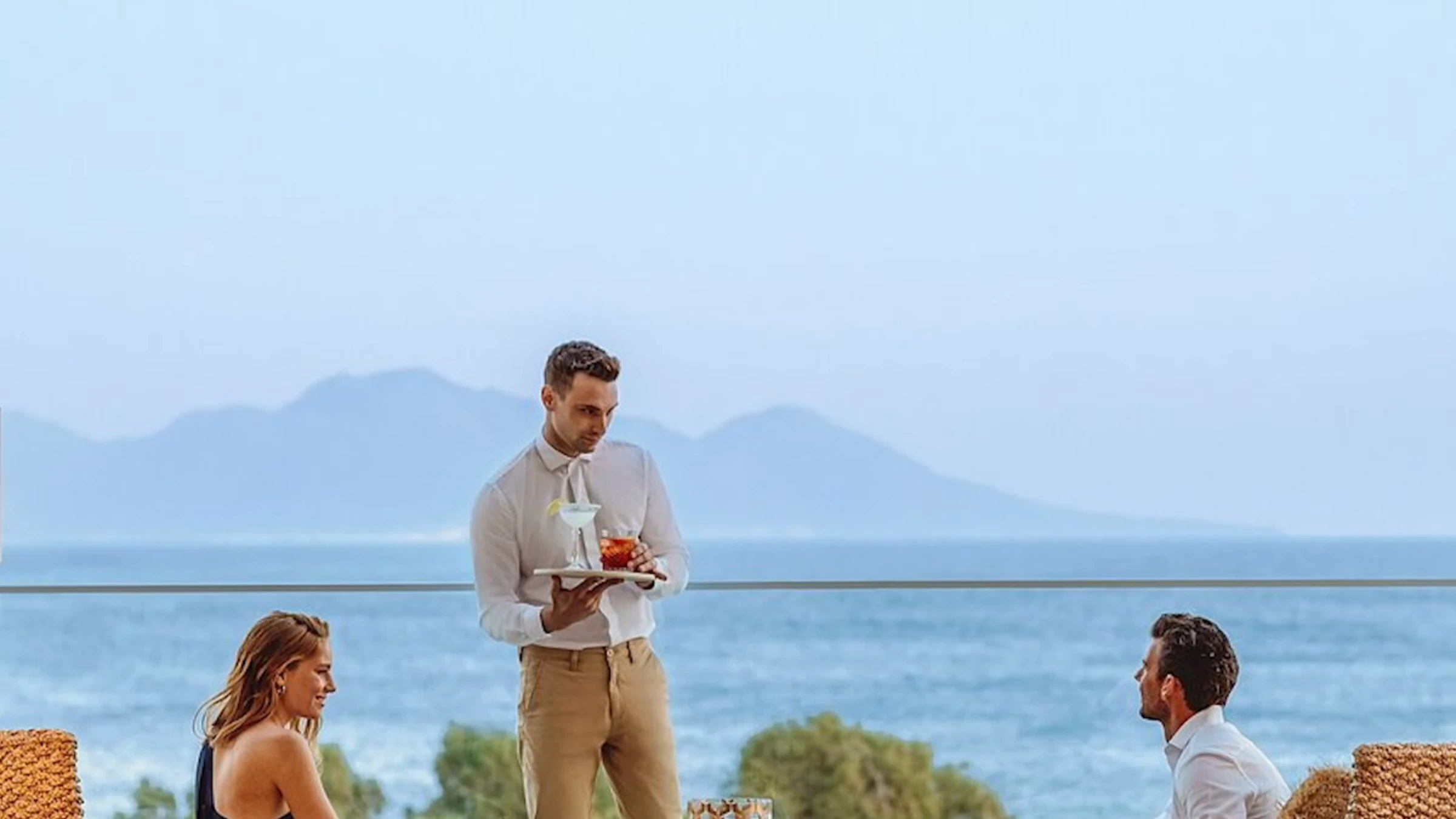 Restaurantterrasse am Meer